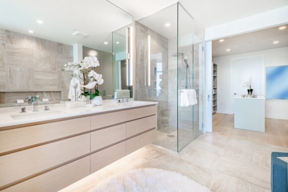 Spacious,and,luxurious,primary,bathroom,ensuite,in,a,modern,and